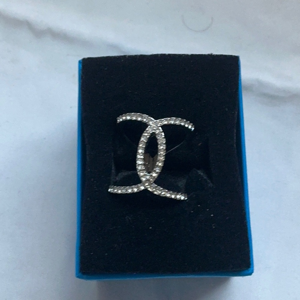 Circle Cross size 8 ring